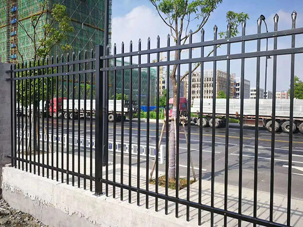 小區(qū)鋅鋼護(hù)欄圖片2