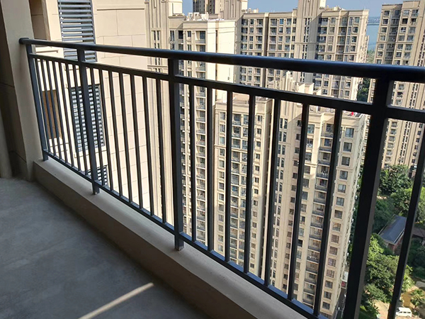 陽臺鋅鋼護(hù)欄圖片3